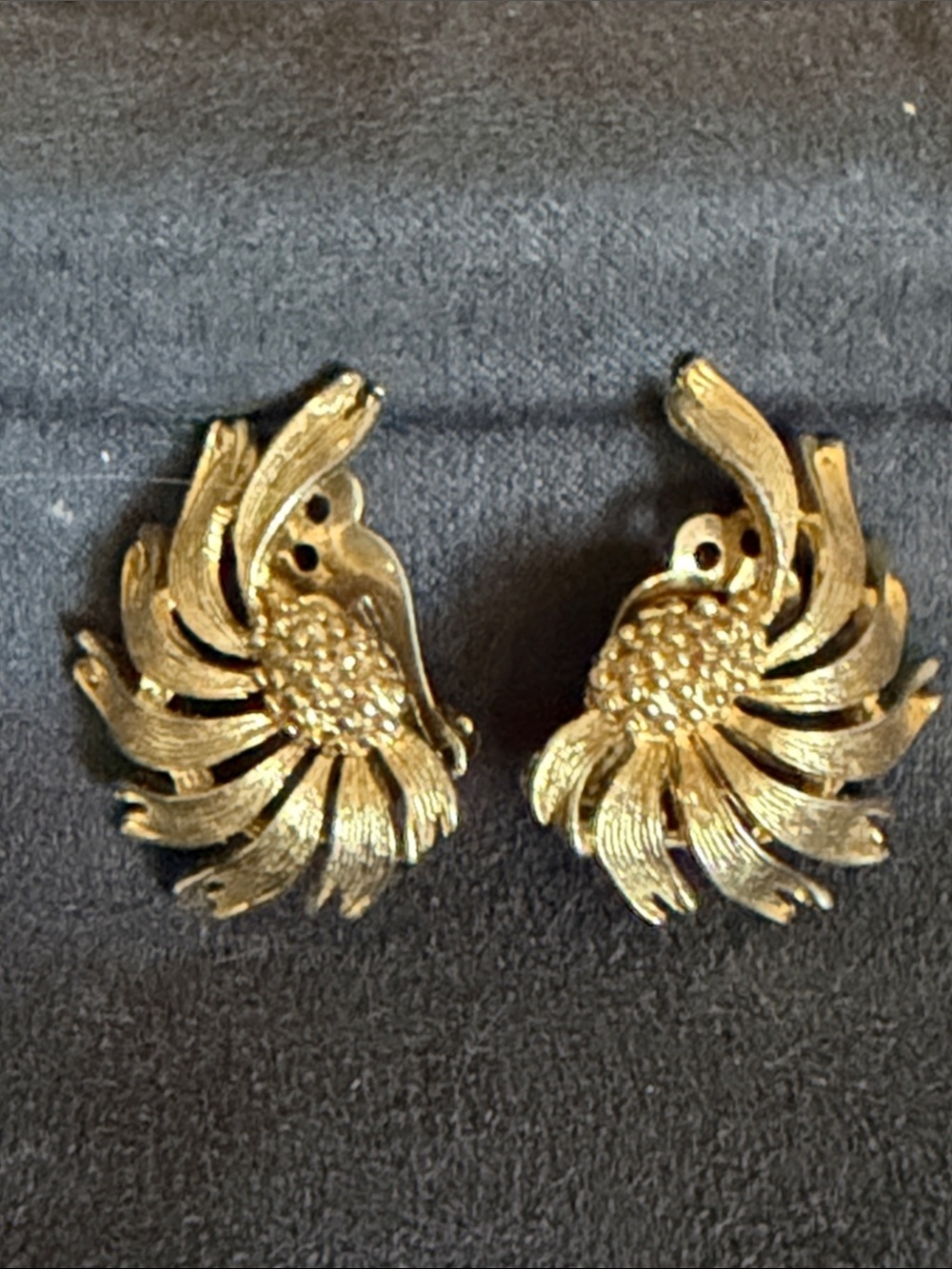Vintage Lisner Gold Floral Clip-On Earrings
